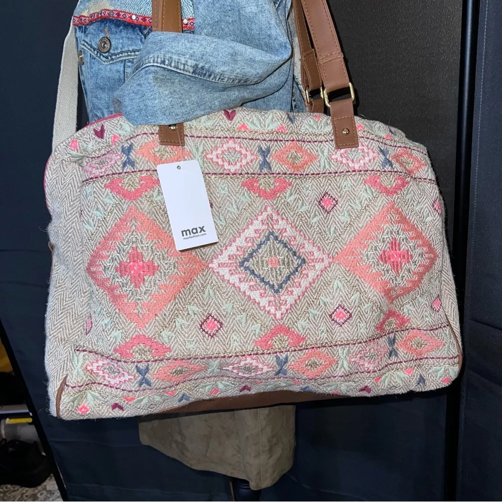 Elegant Tan and Pink Women's Tote Bag - Picture 8 of 8
